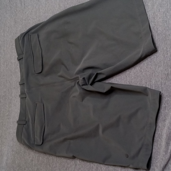 Lululemon Men's 32x12 Gray Dark 12" Performance Golf Shorts - Picture 6 of 8